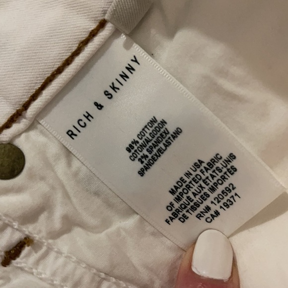 Never worn Rich & Skinny white shorts - Picture 5 of 11